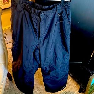 Mens black nylon ski snowboard pants with outside cargo pocket